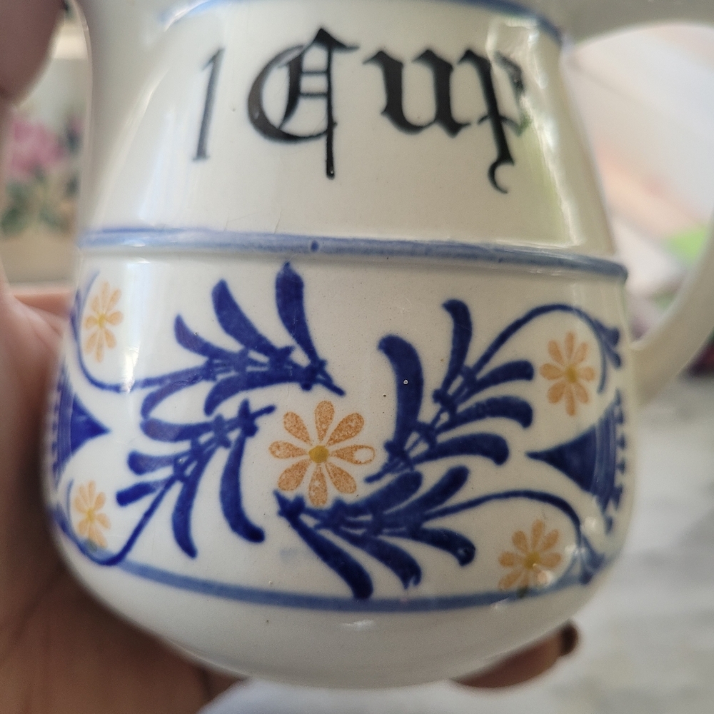 VTG blue, white, yellow porcelain creamer/measuring cup - Picture 3 of 5
